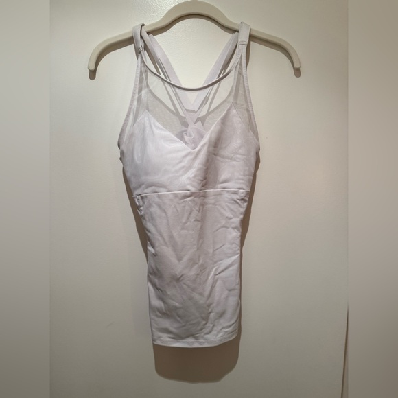 ALO Yoga Tops - Alo Yoga White Mesh Built-In Bra Tank Top – Size XS